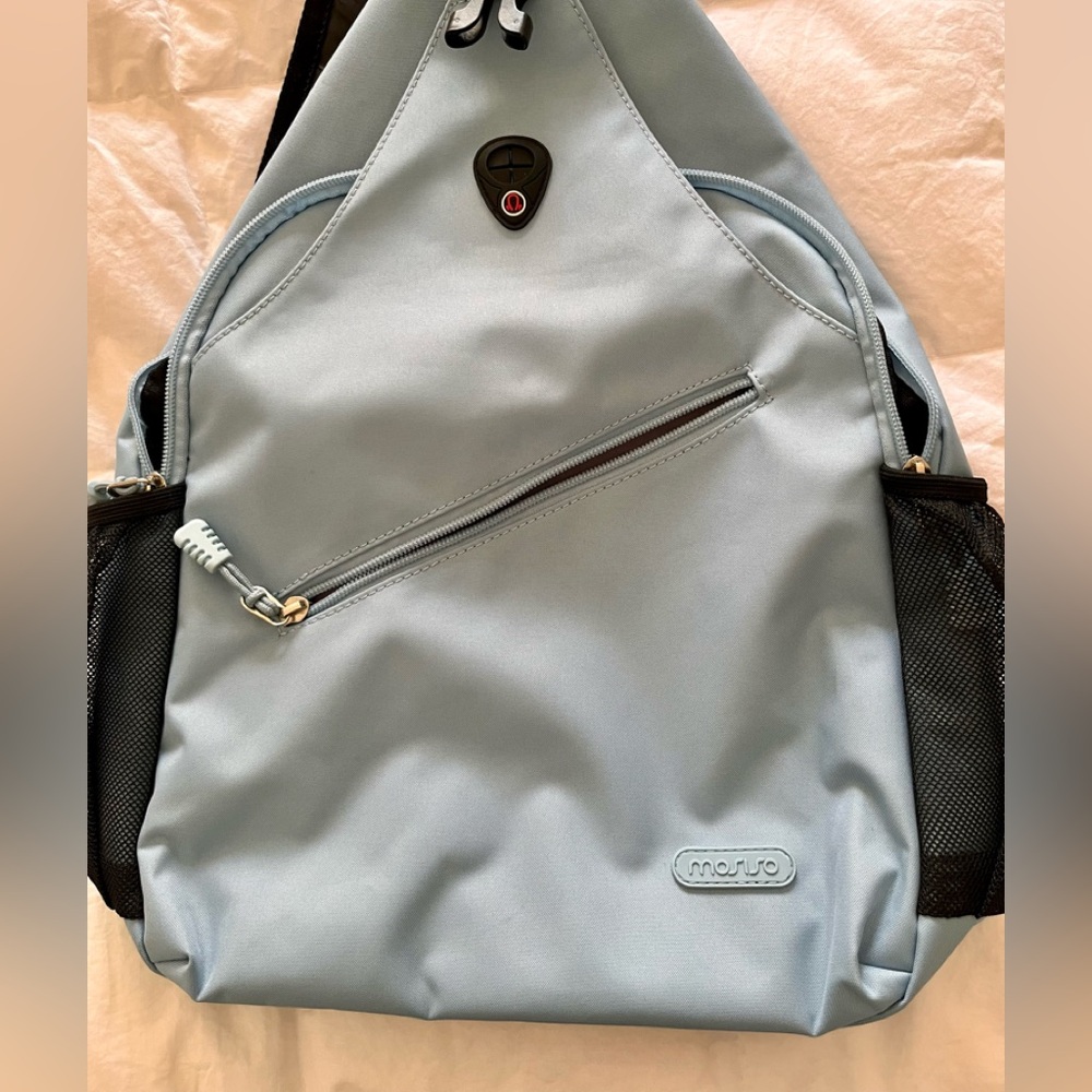 SLING/CROSSBODY BACKPACK
EXCELLENT USED CONDITION